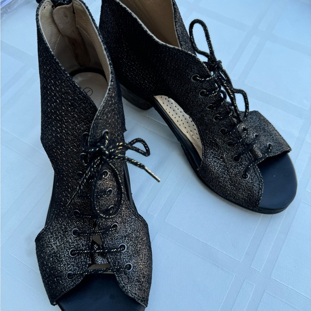Women’s size 37 low heel metallic gold over dark brown open toe shoe